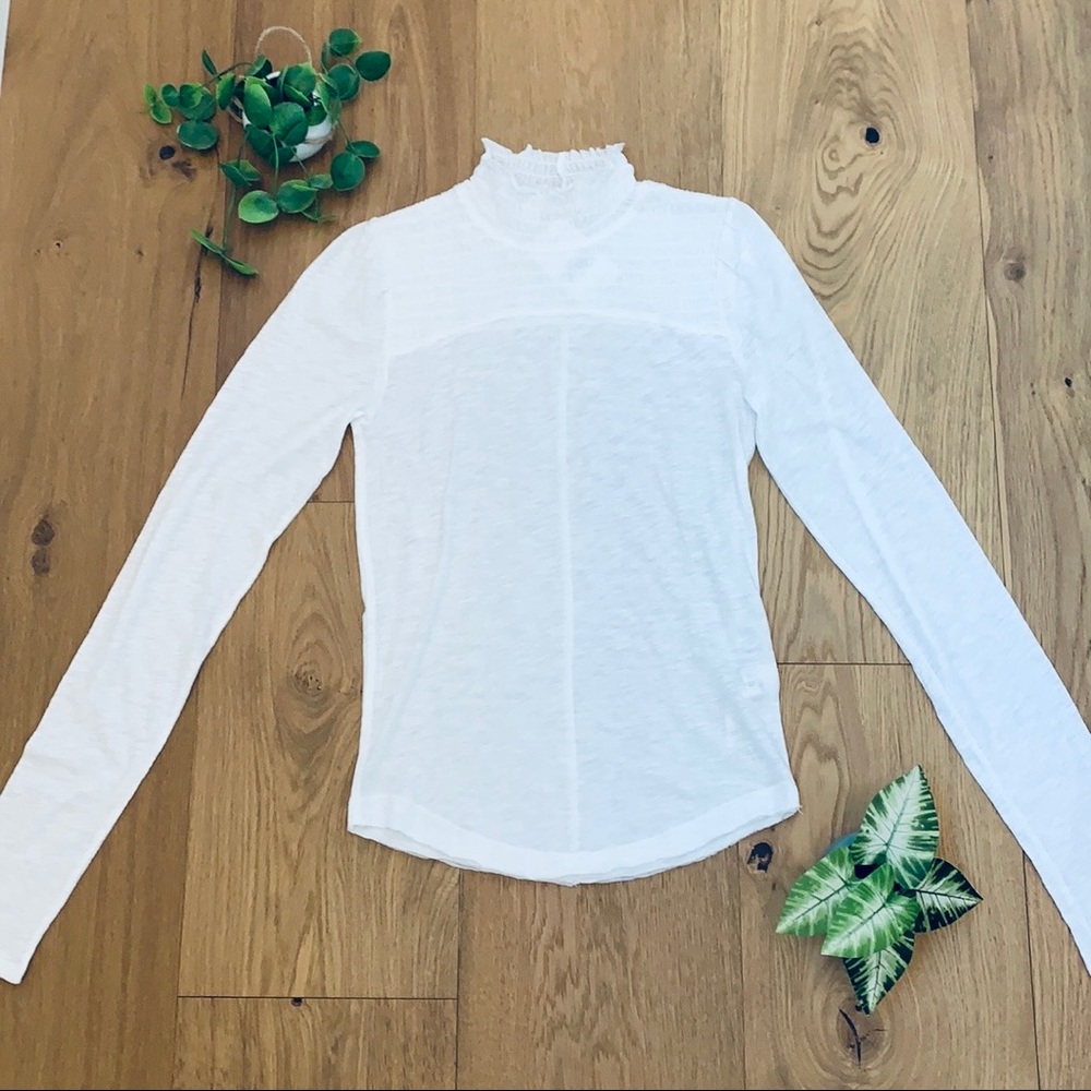 🚫⭐️SOLD⭐️🚫Free People Caroline Smocked Turtleneck Top M